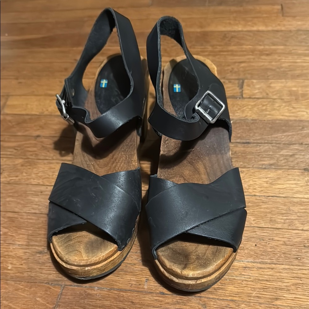 Black Clogs - image 3